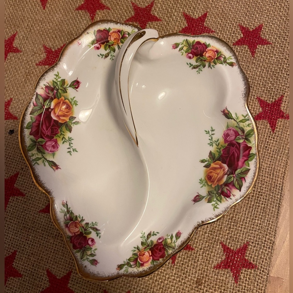 Royal Albert Old Country Roses Leaf Dish